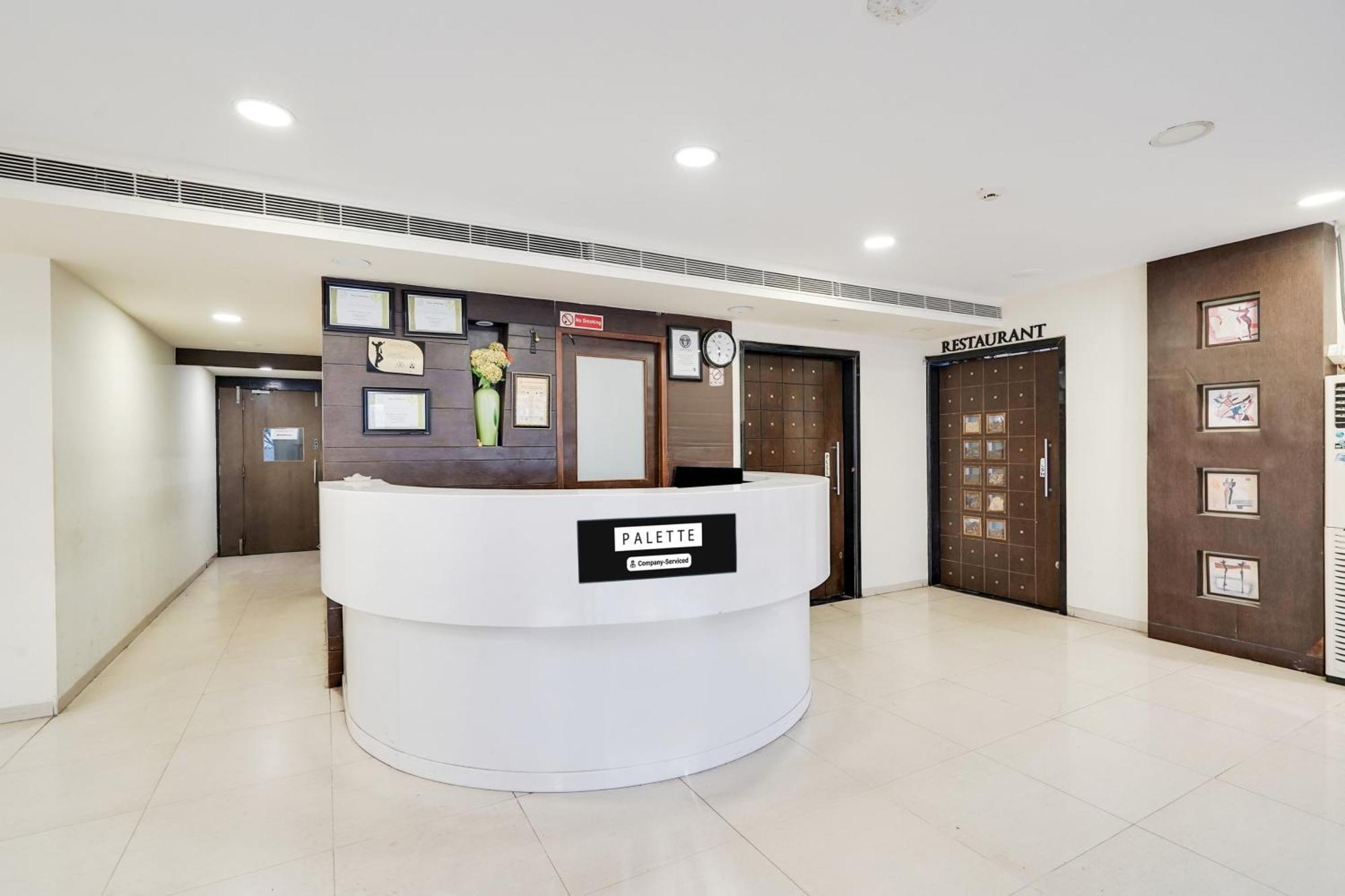 Palette Country Club Surat Hotel Exterior foto