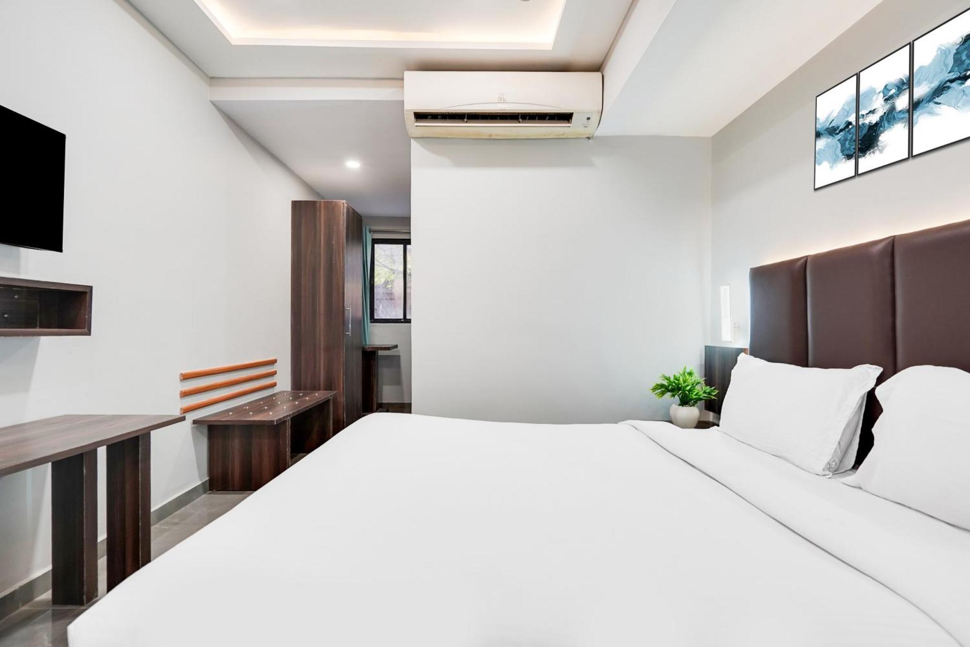 Palette Country Club Surat Hotel Exterior foto