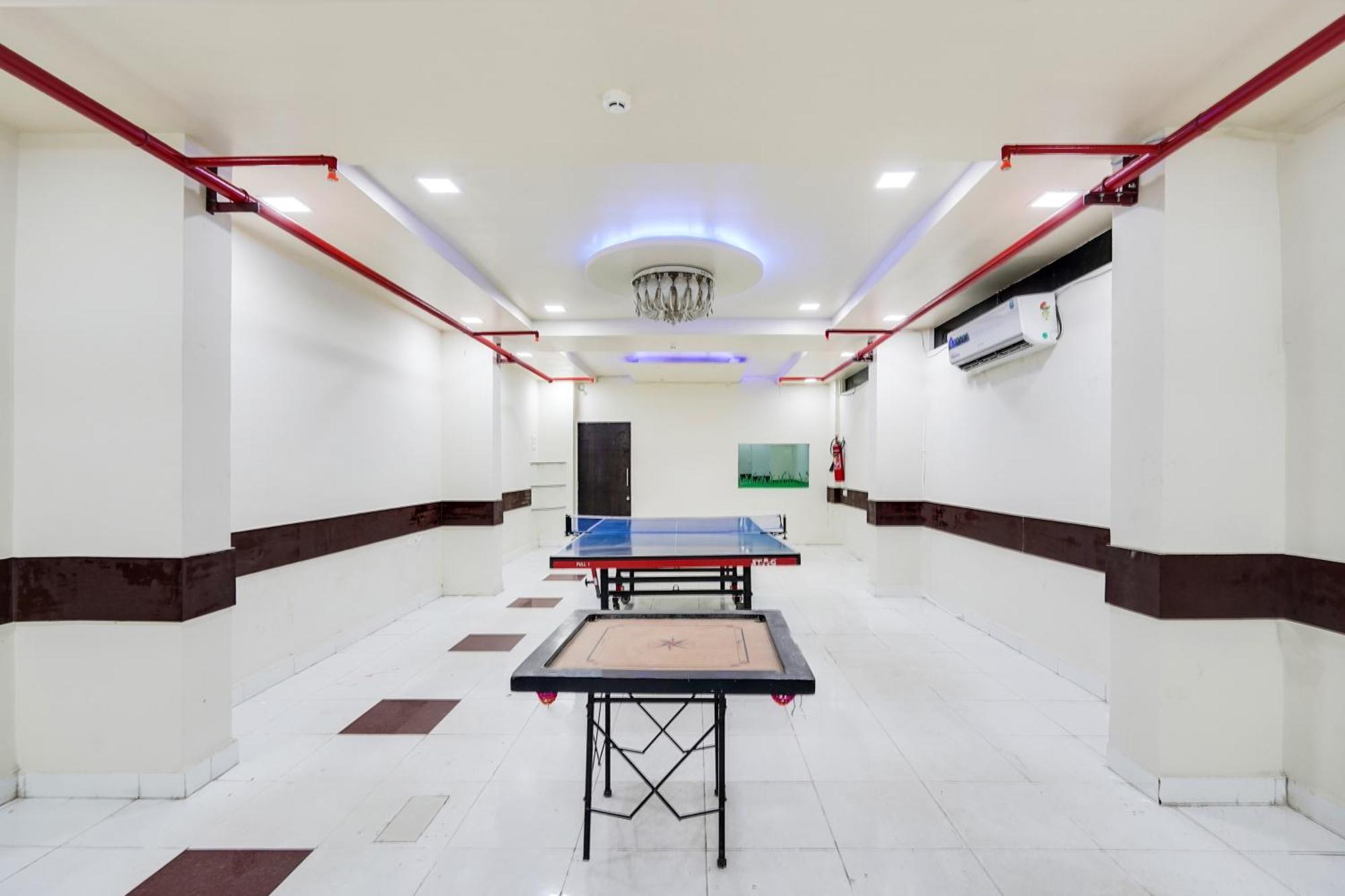 Palette Country Club Surat Hotel Exterior foto