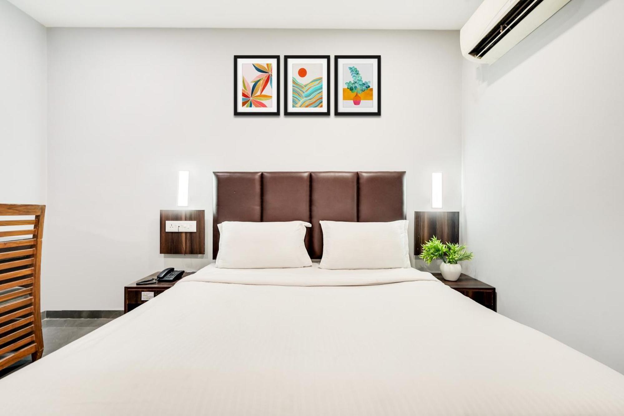 Palette Country Club Surat Hotel Exterior foto